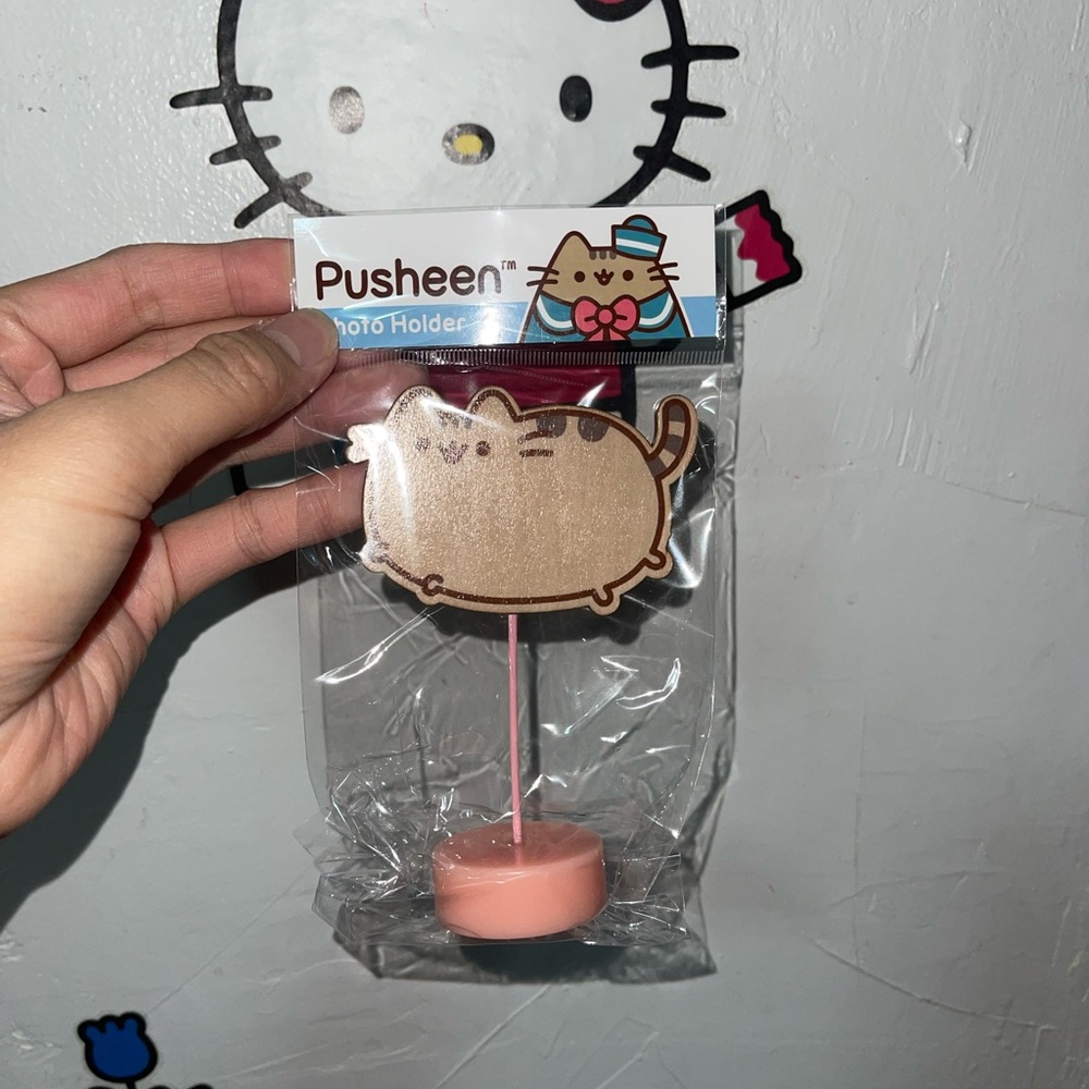 Pusheen photo holder